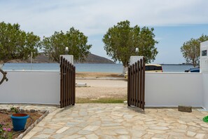 Property grounds - Studio Apartment 'Studios Ninemia Serifos 3' with Sea View, Wi-Fi and Air Conditioning (Livadi)