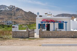 Exterior - Studio Apartment 'Studios Ninemia Serifos 3' with Sea View, Wi-Fi and Air Conditioning (Livadi)