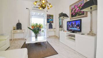 Televisie en een open haard