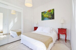 3 bedrooms, iron/ironing board, free WiFi, bed sheets