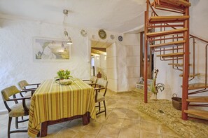 Dining - Holiday Home 'Montserrat' with Mountain Views, Private Pool and Wi-Fi (Manacor)