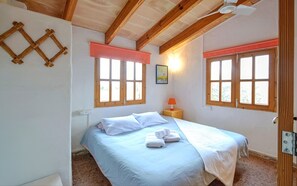 3 habitaciones, escritorio, tabla de planchar con plancha y wifi gratis