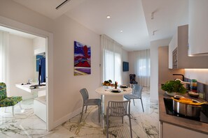 Dining - Apartment 'Gio Mar Blu' with Sea View, Wi-Fi and Air Conditioning (Piano di Sorrento)