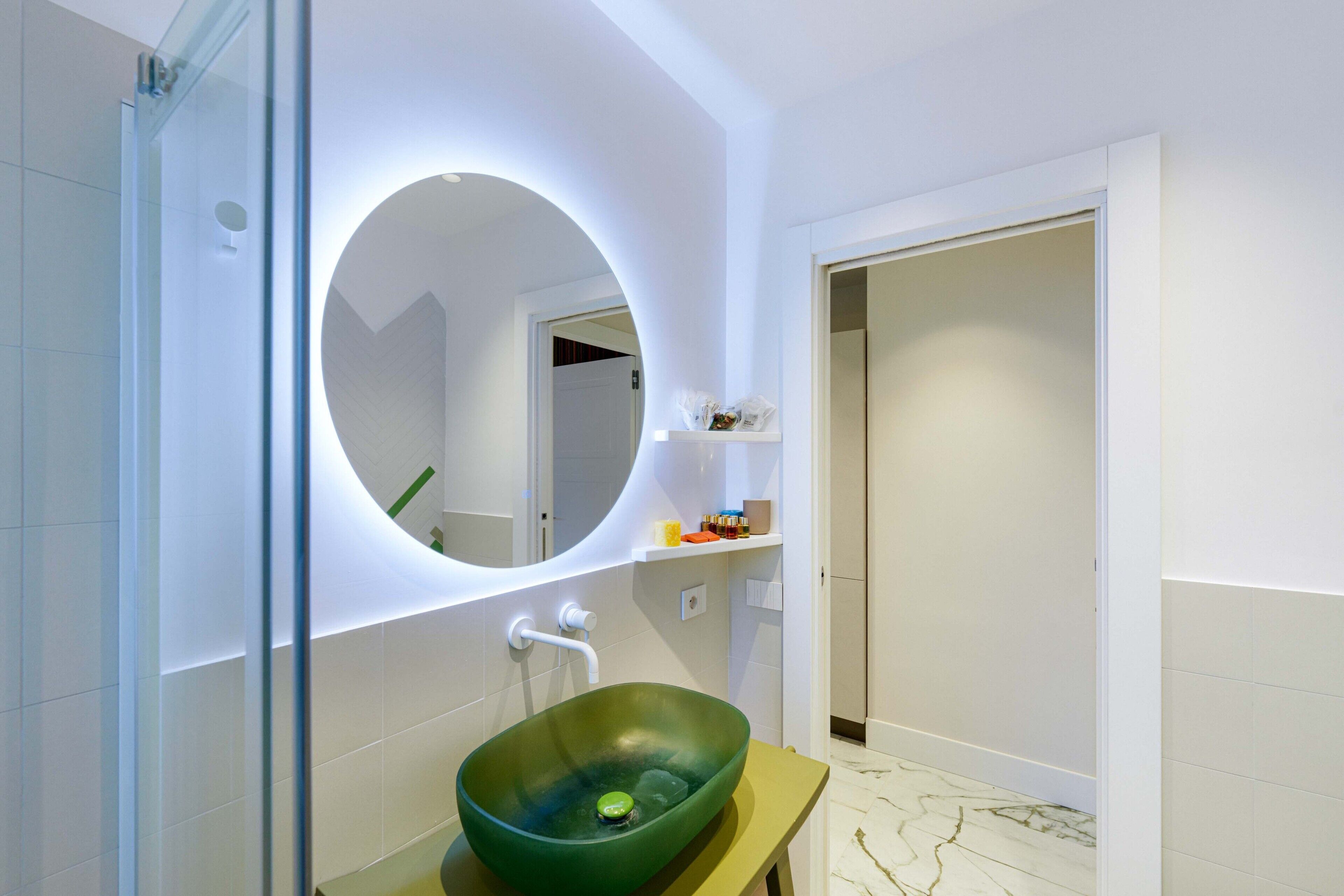 Een douche, een haardroger, handdoeken