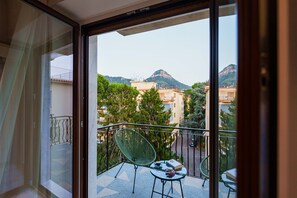 Interior - Apartment 'Gio Mar Green' with Mountain View, Wi-Fi and Air Conditioning (Piano di Sorrento)
