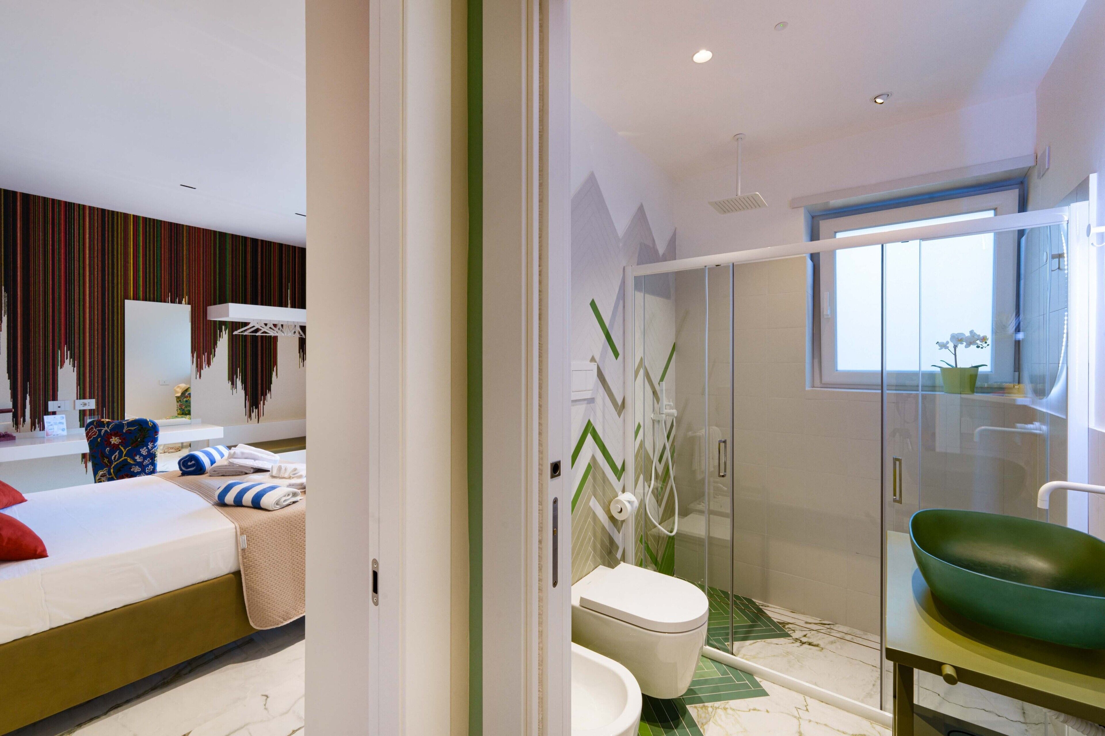 淋浴设施、吹风机、毛巾