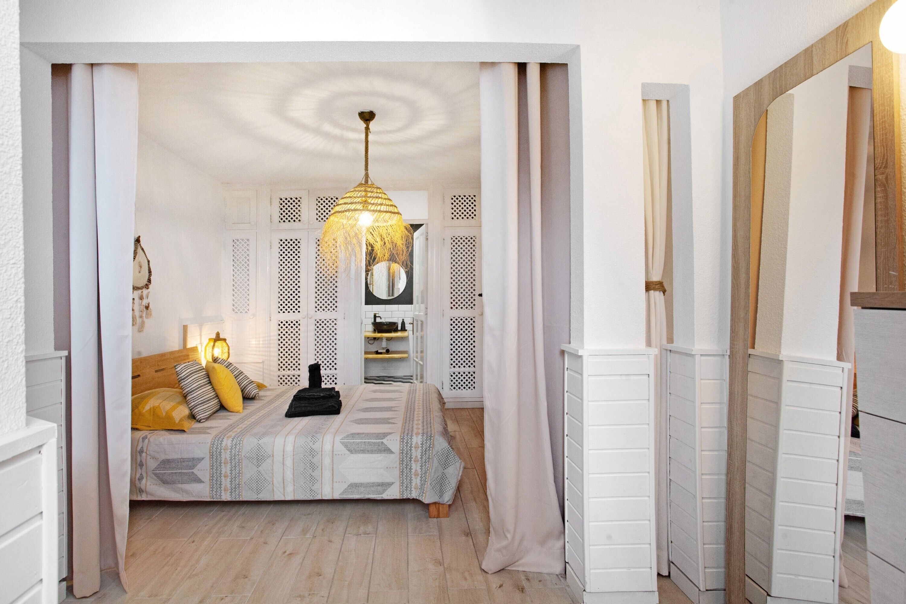 1 dormitorio, tabla de planchar con plancha, wifi gratis y ropa de cama