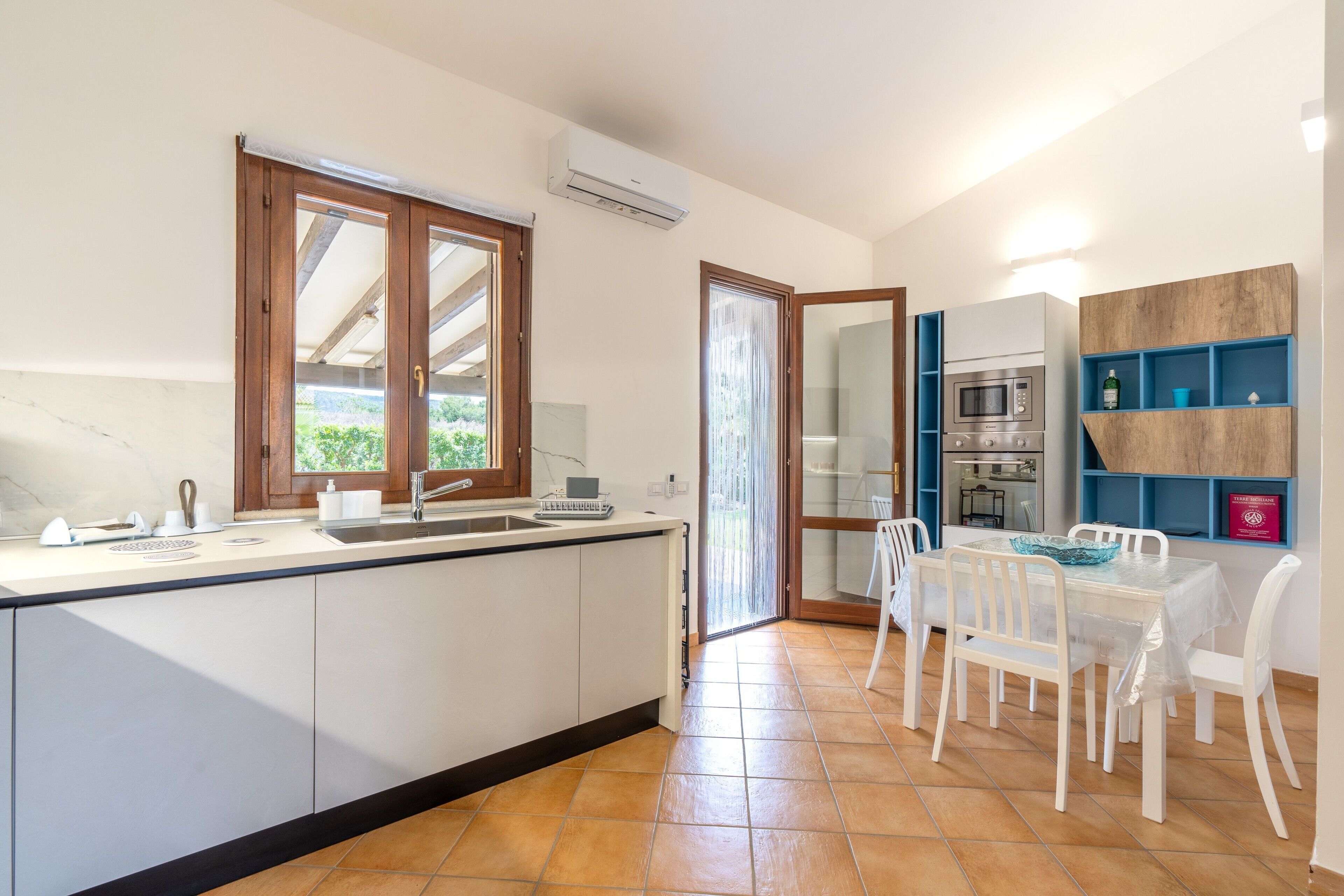 雪櫃、微波爐、焗爐、爐具