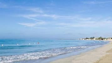 Una spiaggia nelle vicinanze