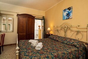 2 bedrooms, iron/ironing board, free WiFi, bed sheets - Holiday Home 'Casetta Ebraica' with Mountain View, Balcony and Wi-Fi (Castiglione di Sicilia)