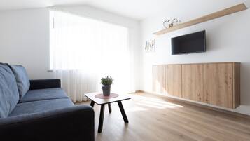 Fernseher, Tischtennisplatte