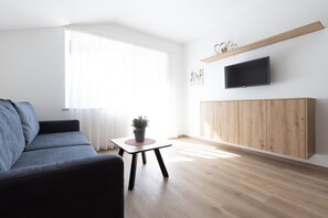 Fernseher, Tischtennisplatte