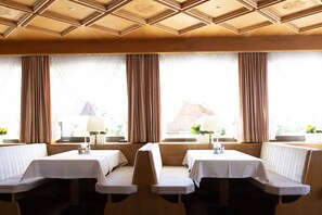 Dining - Apartment "Kleon 4" with Mountain View, Shared Pool and Wi-Fi (Riffian)