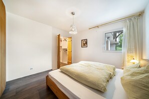 1 habitación, tabla de planchar con plancha, wifi gratis y ropa de cama 