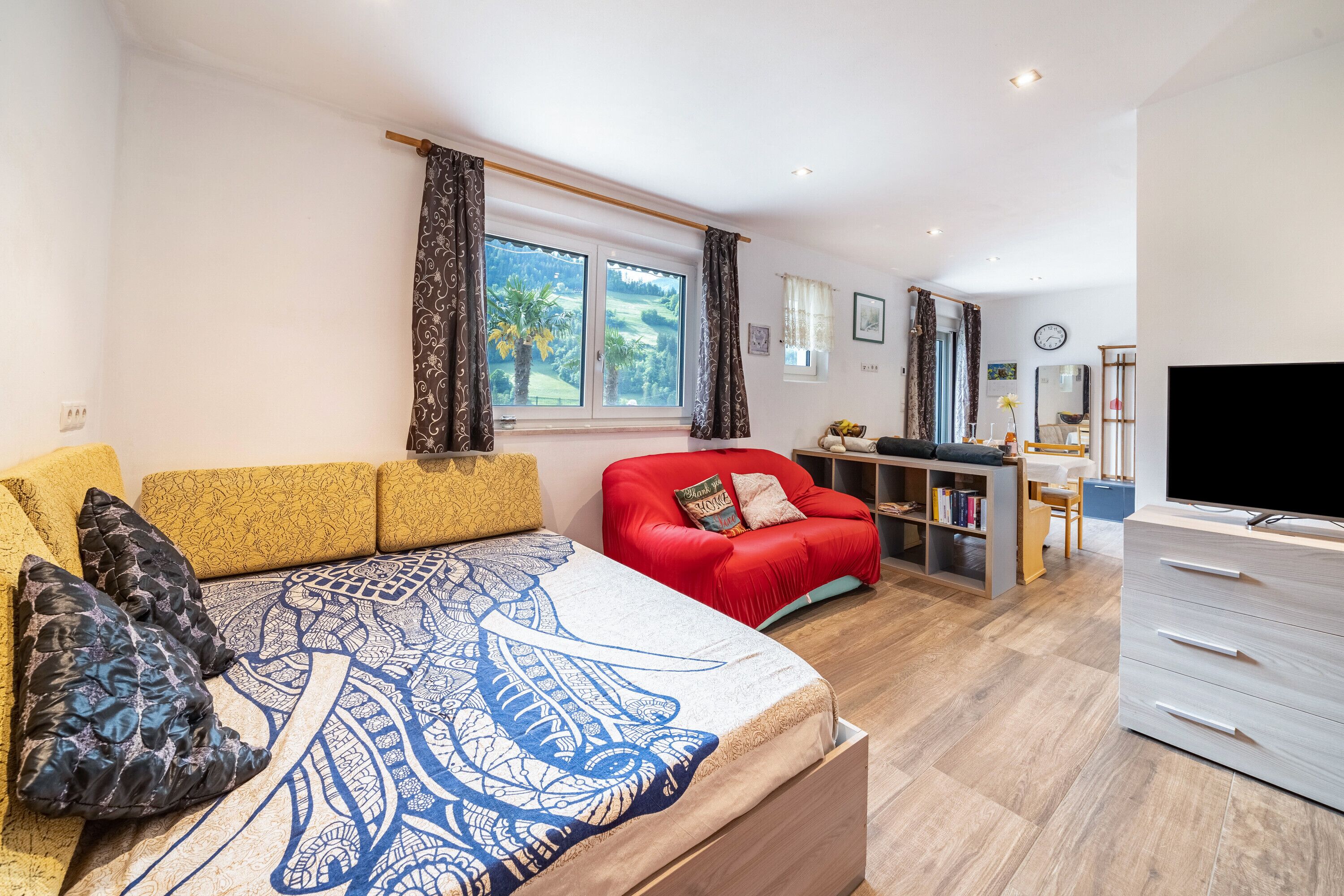 1 slaapkamer, een strijkplank/strijkijzer, gratis wifi, beddengoed