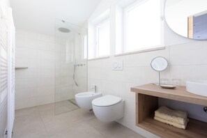 Shower, hair dryer, towels - Apartment "Kleon 1" with Mountain View, Shared Pool & Wi-Fi (Riffian)