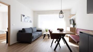 TV, tavolo da ping pong