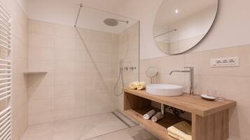 Doccia, asciugacapelli, asciugamani