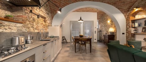 Kühlschrank, Ofen, Herdplatte, Geschirrspüler