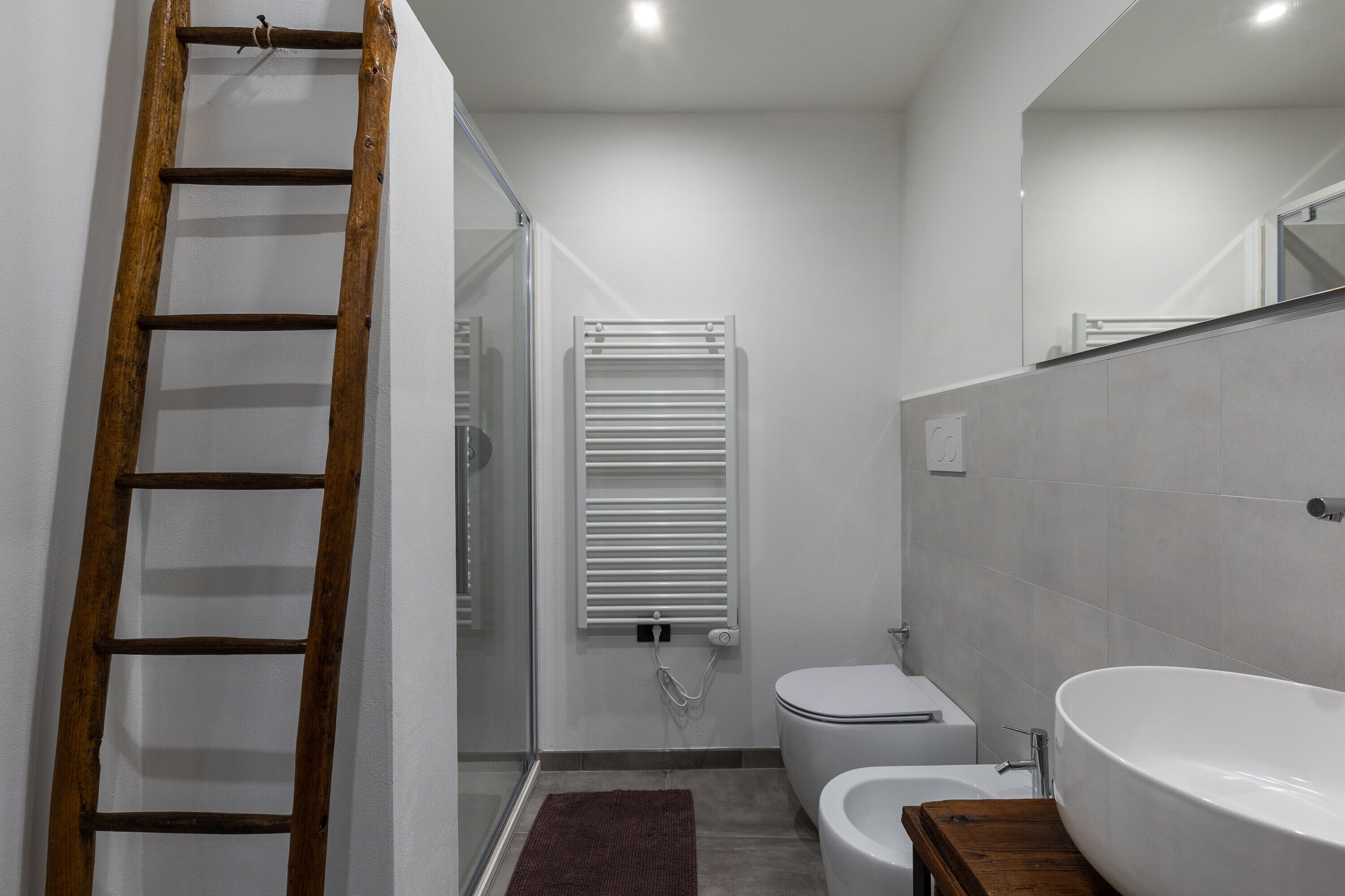 Bruser, hårtørrer, håndklæder