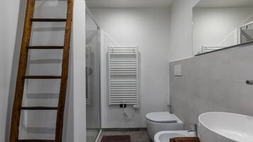 Bruser, hårtørrer, håndklæder