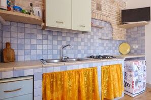 Fridge, stovetop, coffee/tea maker, cookware/dishes/utensils