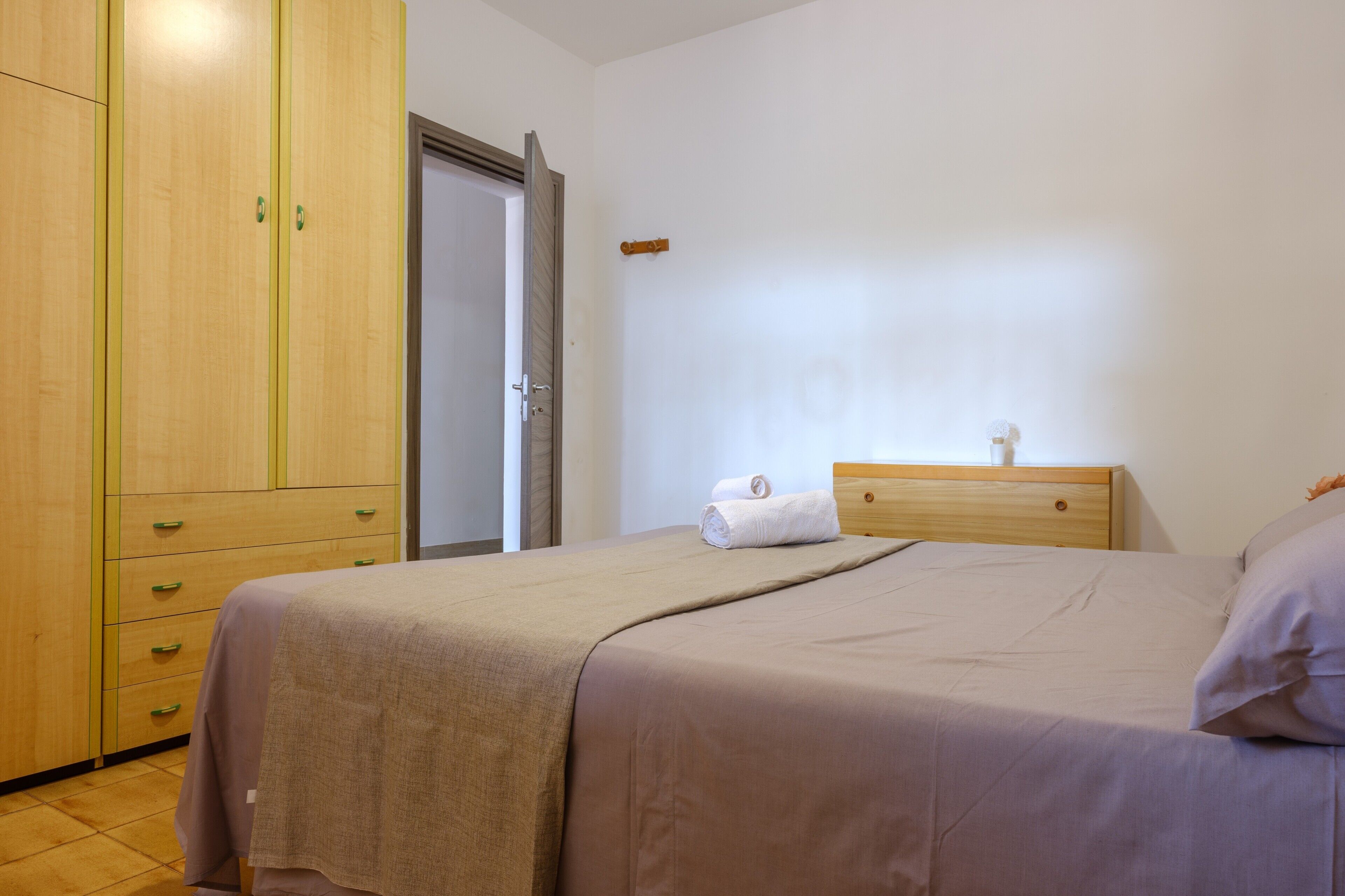 2 bedrooms, WiFi, bed sheets, wheelchair access