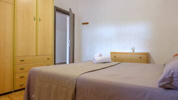 2 bedrooms, WiFi, bed sheets, wheelchair access