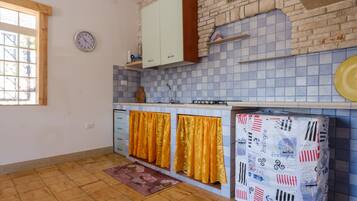 Fridge, stovetop, coffee/tea maker, cookware/dishes/utensils