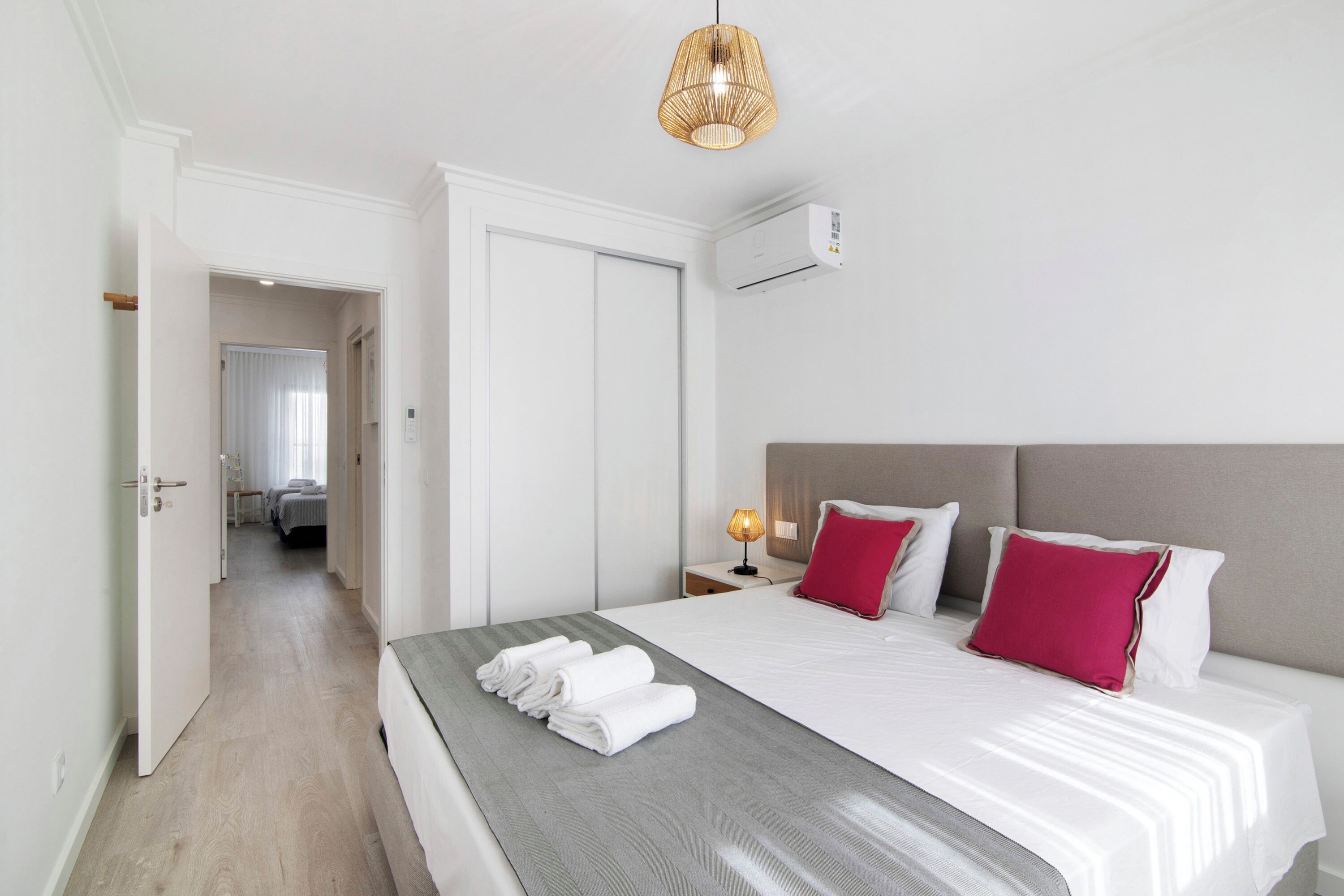 3 habitaciones, tabla de planchar con plancha y wifi gratis 