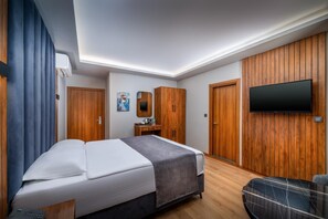 Egyptian cotton sheets, premium bedding, minibar, in-room safe