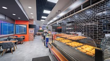 Café da manhã (EUR 15 por pessoa)