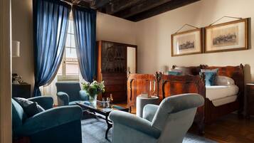 Sviitti | 1 makuuhuone, ylelliset vuodevaatteet, minibaari, tallelokero huoneessa