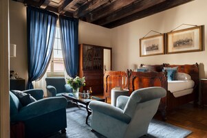 Suite | Biancheria da letto di alta qualità, minibar, una cassaforte in camera