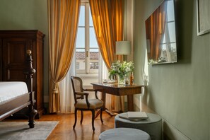 Premium bedding, minibar, in-room safe, iron/ironing board