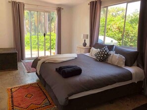 2 chambres, fer et planche à repasser, Wi-Fi, draps fournis