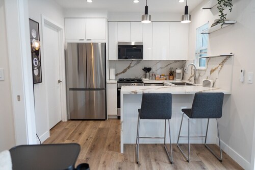 CHARMING 1BR HAVEN: NEWLY REMODELED APARTMENT WITH PATIO AND OUTDOOR SEATING p62