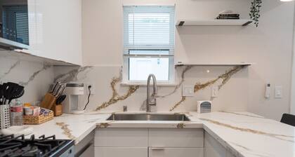 CHARMING 1BR HAVEN: NEWLY REMODELED APARTMENT WITH PATIO AND OUTDOOR SEATING p62