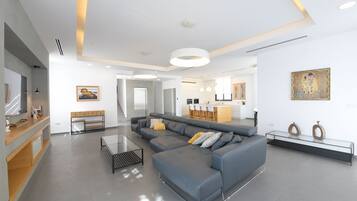 TV connectée, table de tennis de table