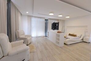 8 chambres, fer et planche à repasser, lit parapluie, Wi-Fi gratuit