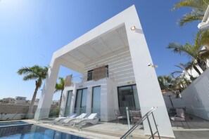 Outdoor pool, a heated pool - Top Design Luxury Villa in Eilat with Heated Pool, Hot Tub and Saunas (Eilat)