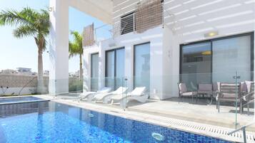 Piscine extérieure, piscine chauffée