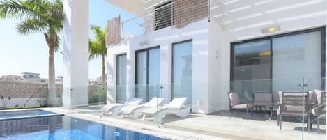 Outdoor pool, a heated pool