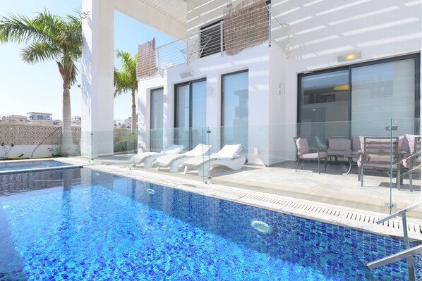 Piscine extérieure, piscine chauffée