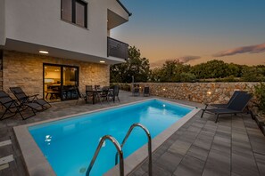 Outdoor pool - Three bedroom villa with pool (Malinska)