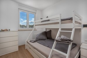3 bedrooms, in-room safe, iron/ironing board, free WiFi