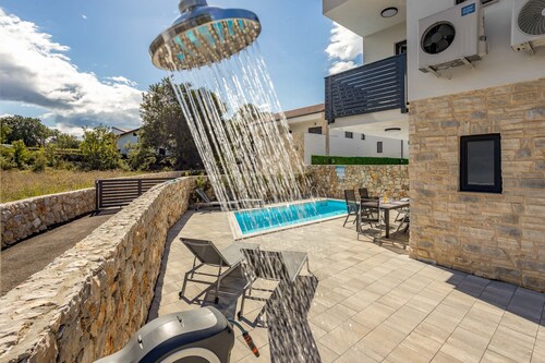 Three bedroom villa with pool