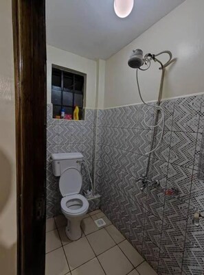 Dusche, Handtücher, Seife, Toilettenpapier