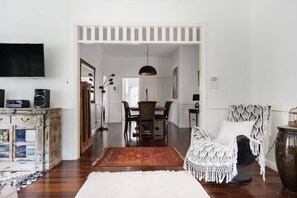 Interior - The Cottage at Windaboo- Byron Hinterland Retreat (Rosebank)