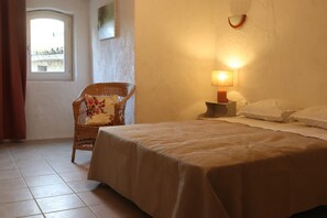 4 bedrooms, free WiFi, bed sheets - Mas Provençal Datant de 1738 Avec Piscine (Saint-Paul-Trois-Châteaux)